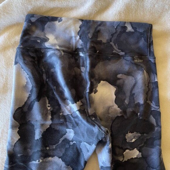 grey, black and white dye pattern legging - Picture 3 of 3
